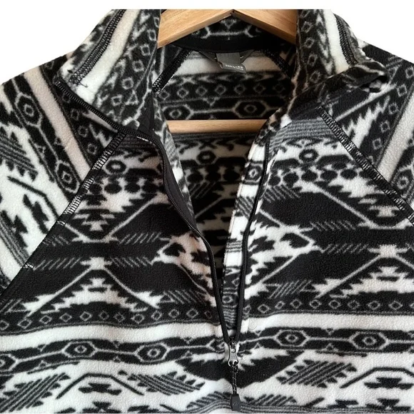 EDDIE BAUER | Lightweight Aztec Print Fleece Half Zip Sz XS - Picture 6 of 8